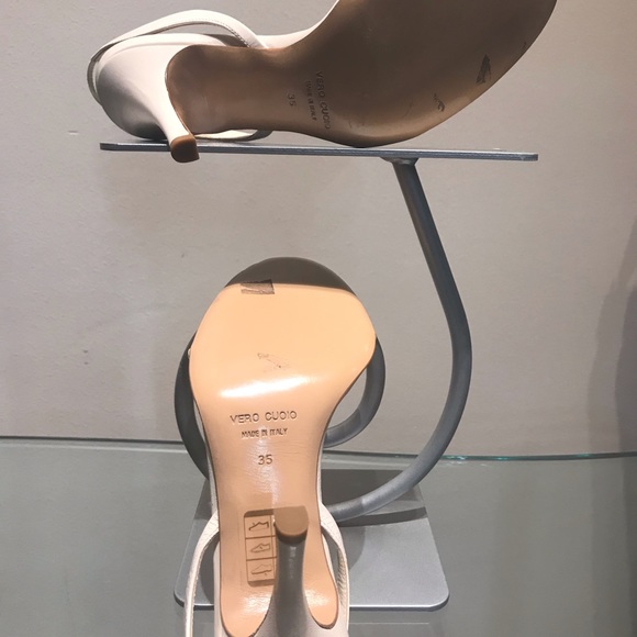 Hi heel sling back with shell ornament - Picture 3 of 4